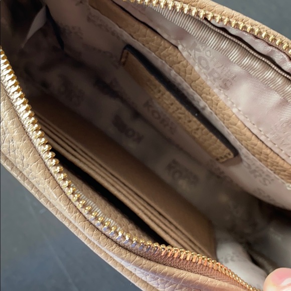 Michael Kors Tan Crossbody - Picture 2 of 4